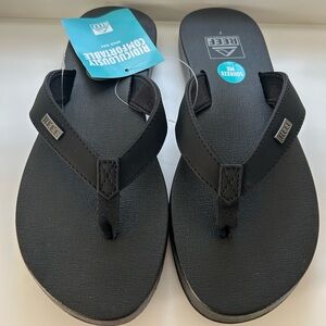 WOMEN'S REEF BLACK/BLACK MIA SASSY FLIP FLOP BEACH/POOL SANDALS SIZE 7 NWT